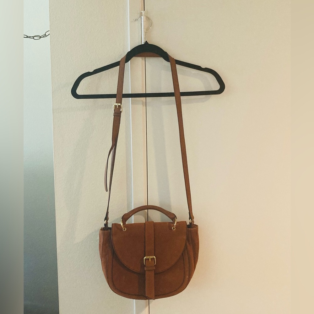 NWOT TAN BUCKLE STRAP CROSSBODY